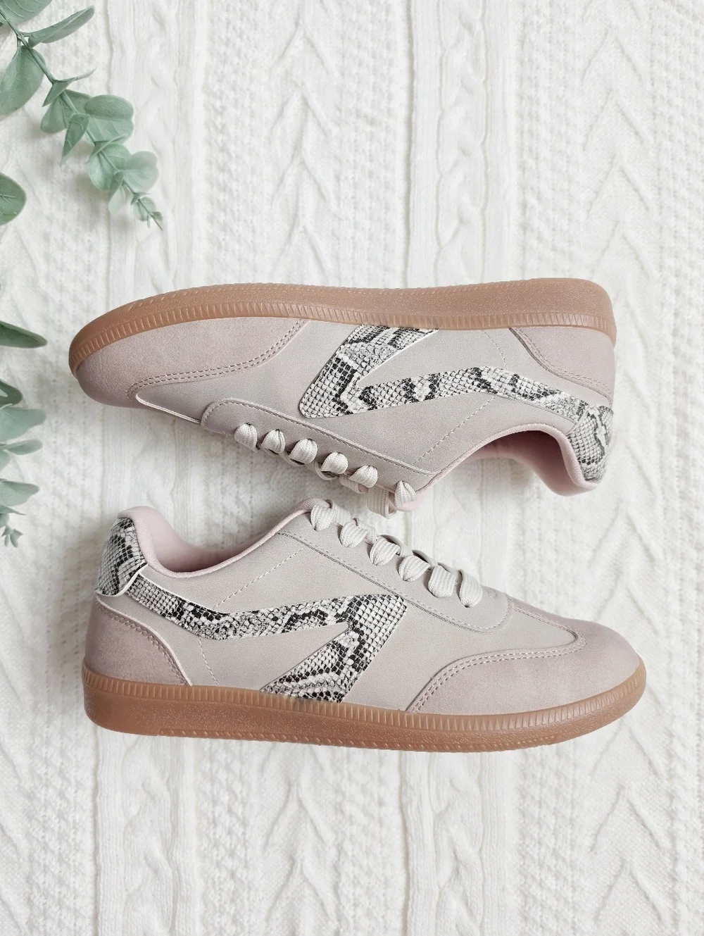 DV Dolce Vita Quantum Sneakers Lace Up Vegan Leather Suede Animal Print NIB 7.5
